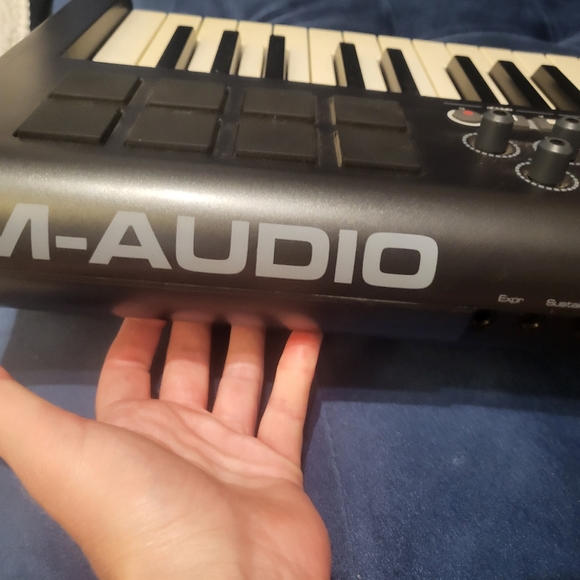 A audio axiom 25 midi keyboard - Picture 2 of 2